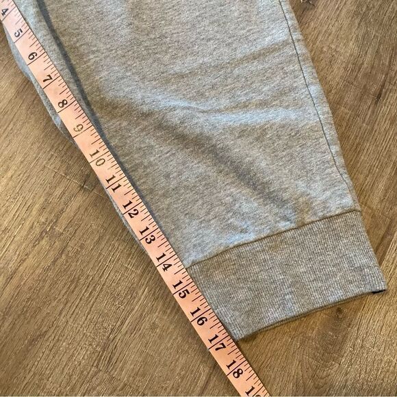 Fabletics Grey Crop Joggers EUC - Picture 5 of 8
